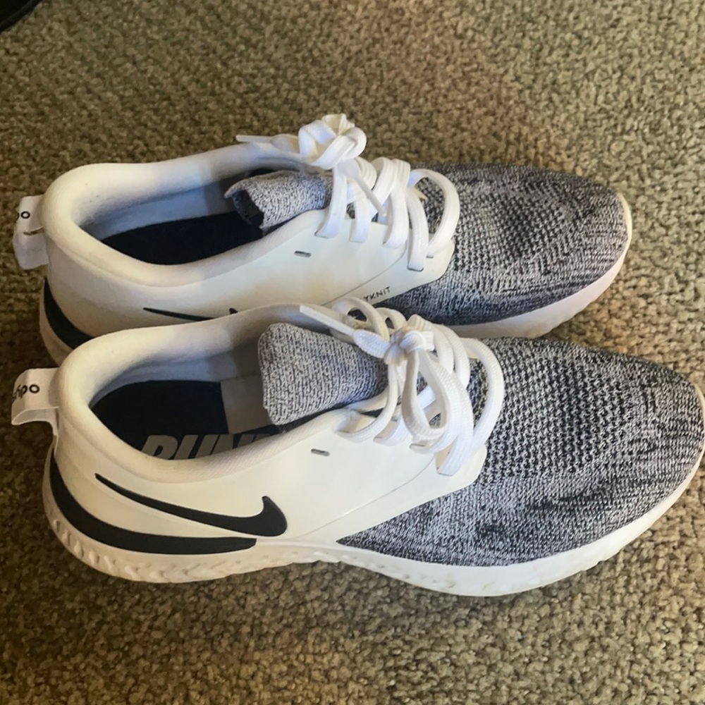 Nike Flyknit Tennis Shoes